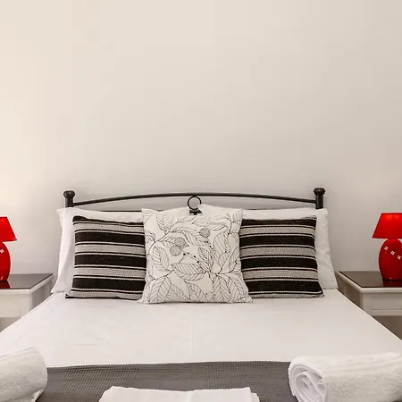 Agapi Fira (Santorini)