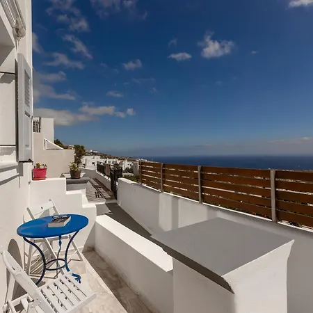 Agapi Fira (Santorini)