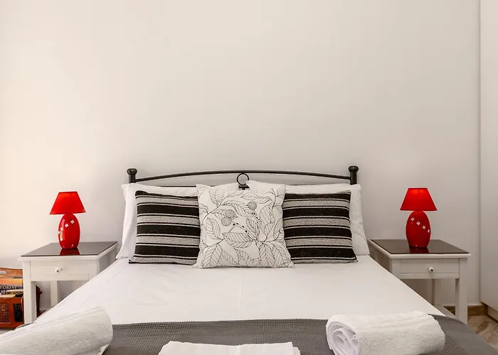 Agapi Fira (Santorini)