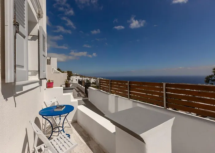 Agapi Fira (Santorini)